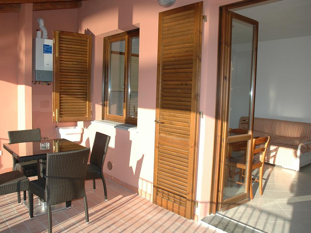 Baia Fiorita Apartment Porto Azzurro Exterior photo